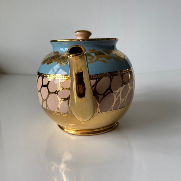 Vintage Sadler Pottery Teapot Made in England Gold Blue and Peach Signed - Picture 4 of 8